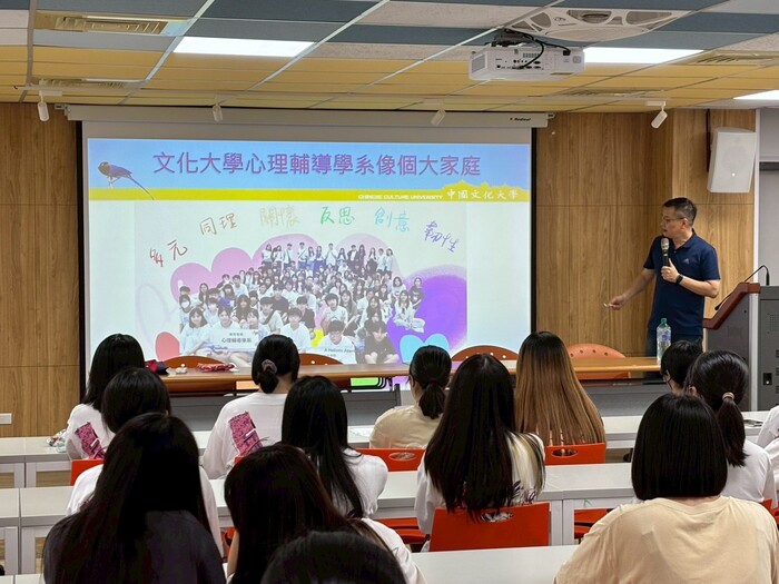 114年10月3日，本系邱發忠主任至清水高中進行升學講座圖片