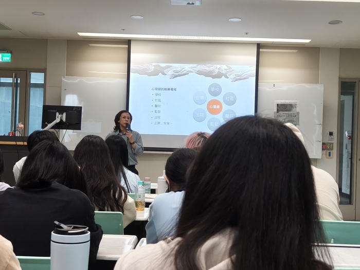 115.04.22心輔1B班級講座－是心之所向還是業障深重-我的生命歷程與生涯抉擇圖片