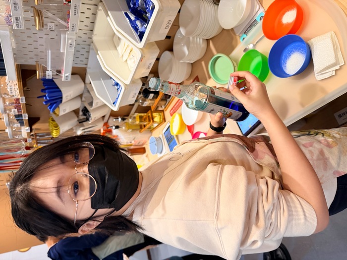 114年12月13日，大二導師帶領導生班同學辦理手作蛋糕活動圖片