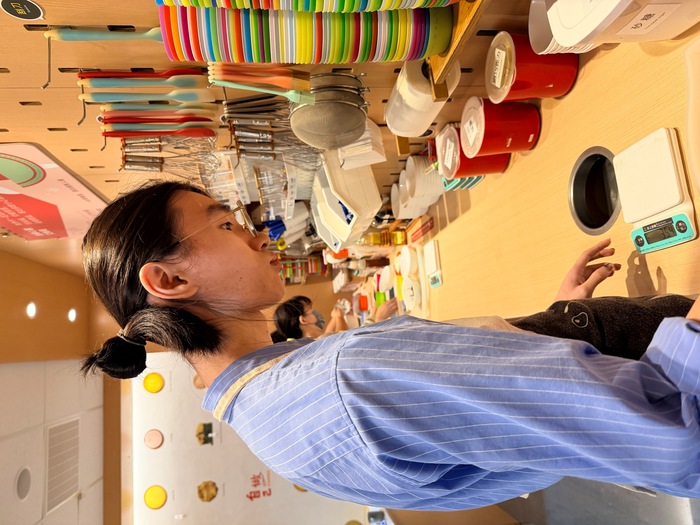 114年12月13日，大二導師帶領導生班同學辦理手作蛋糕活動圖片