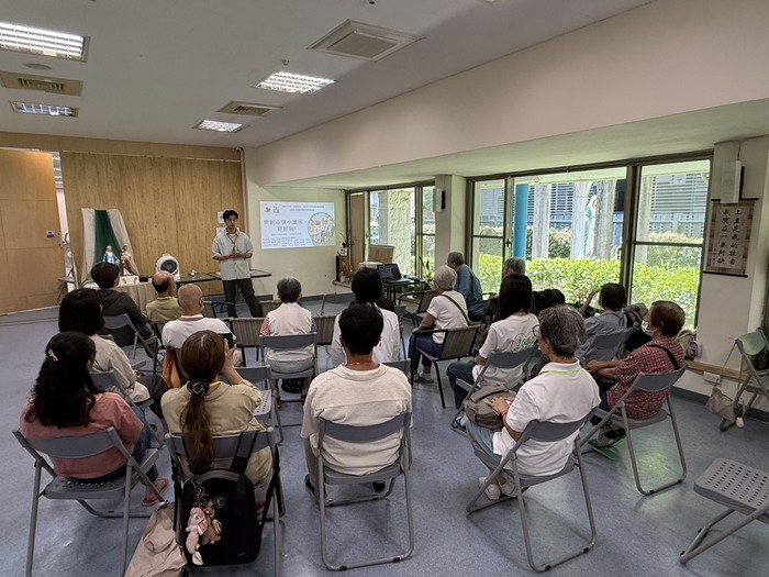 114年9月30日頑童樂心旅遊團本系陳祥美老師帶領本系學生與聖文生之友會共同辦理高齡者心理健康促進與社區關懷活動圖片