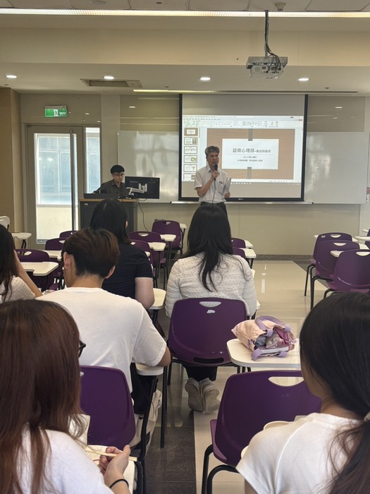 115.05.20心輔2B班級講座-諮商工作者的養成與路徑---經驗分享座談圖片
